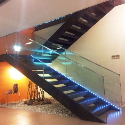 Escalera Diseño – tramos rectos con leds