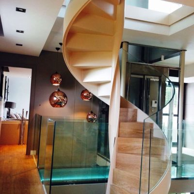 Escalera Diseño – vivienda privada con barandilla de vidrio