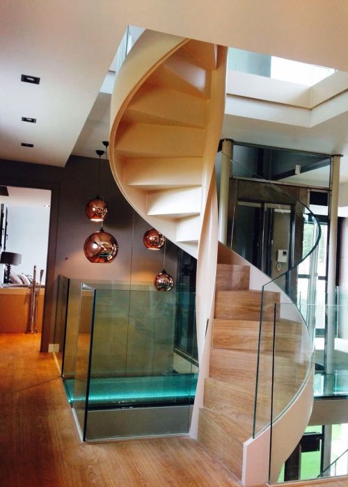 Escalera Diseño - vivienda privada con barandilla de vidrio
