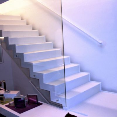 Escalera Diseño – zz con contrahuella y vidrio