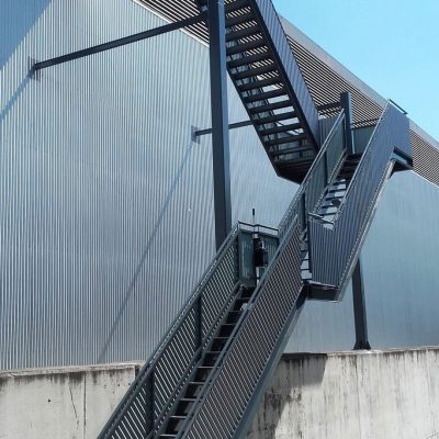 Escalera Emergencia Basculante -llegada a calle bajada