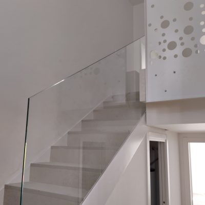 Escalera Habitare preparada para vidrio